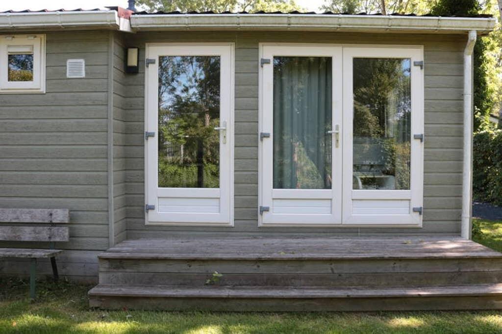 Een Chalet Met Prive Sauna En Tuin Villa Tzummarum Exterior foto