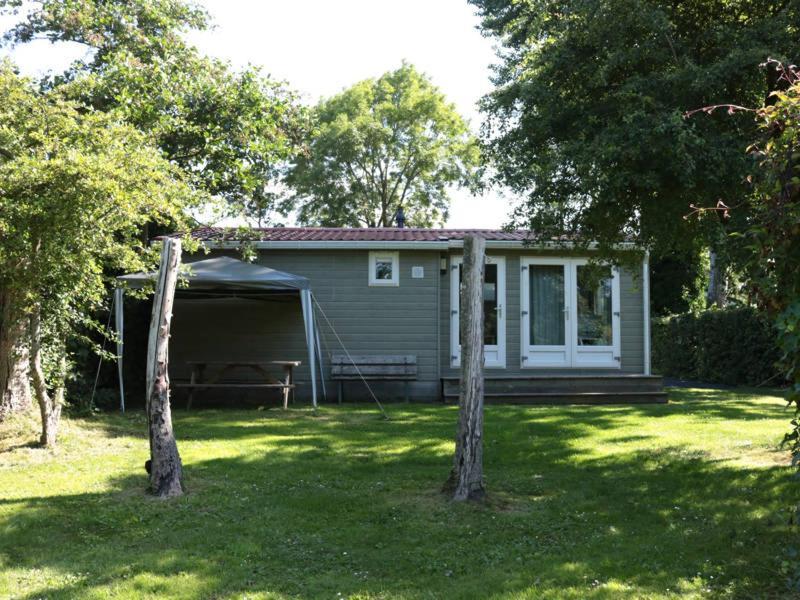 Een Chalet Met Prive Sauna En Tuin Villa Tzummarum Exterior foto
