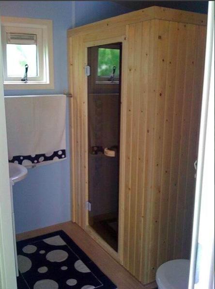 Een Chalet Met Prive Sauna En Tuin Villa Tzummarum Exterior foto