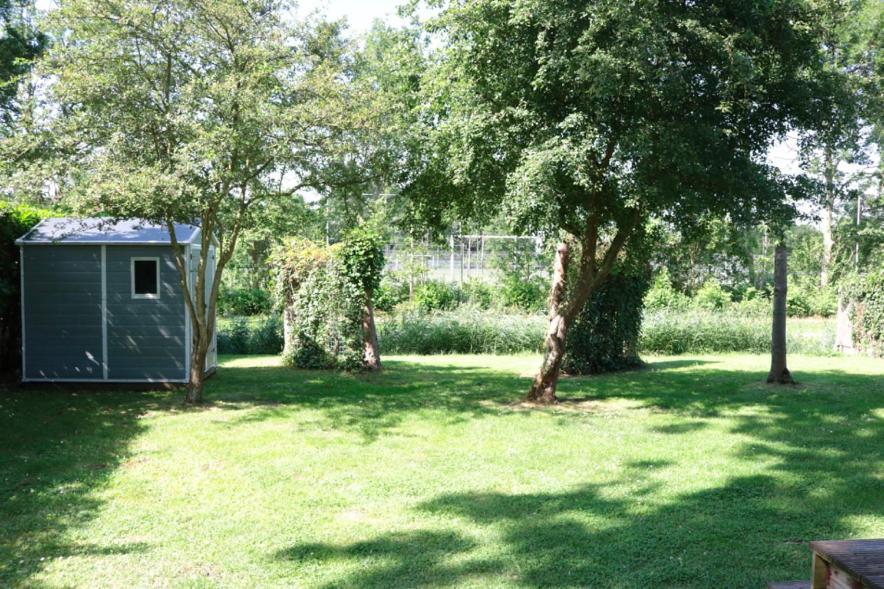 Een Chalet Met Prive Sauna En Tuin Villa Tzummarum Exterior foto